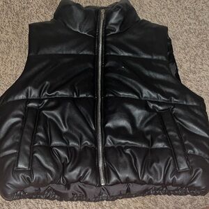 Cute black puffer vest from fashionova